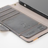 iPhone 13 Leder Tasche - Flip Wallet Echtleder mit Akzentstreifen & Kartenhalter - Schwarz